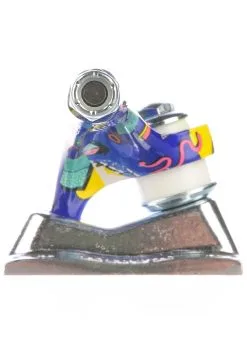 Krux Trucks 8.25 K5 90s DLK Krux Skateboard Trucks (twee Stuks) -Skateboards Winkel downtown krux trucks jaren90 opdruk closeup