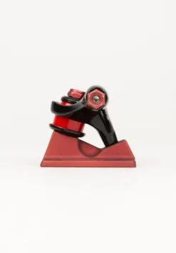 Independent Trucks 139 Stage 11 Hollow Breanna Geering Skateboardtrucks Black-red (2 Stuks) -Skateboards Winkel independent achsen 139 stage 11 hollow breanna geering black red closeup1 0123463 600x600